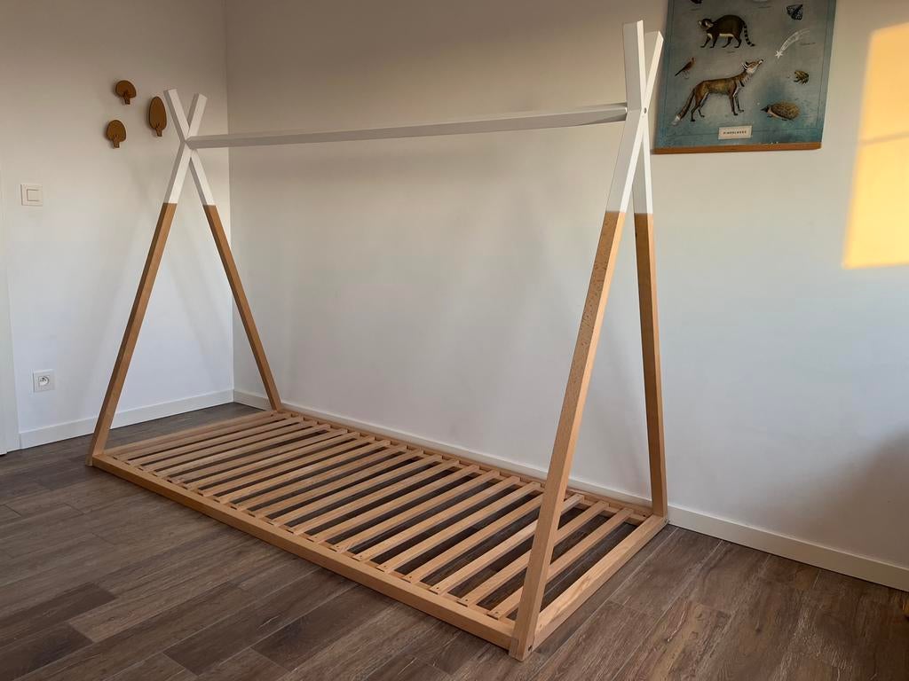 Child wood tipi bed 200x90, Ophalen, 85 tot 100 cm, Zo goed als nieuw, Lattenbodem