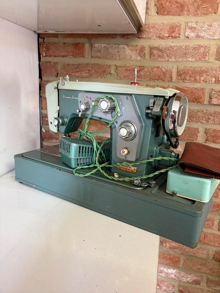 Machine à coudre vintage, Antiquités & Art, Antiquités | Machines à coudre, Enlèvement