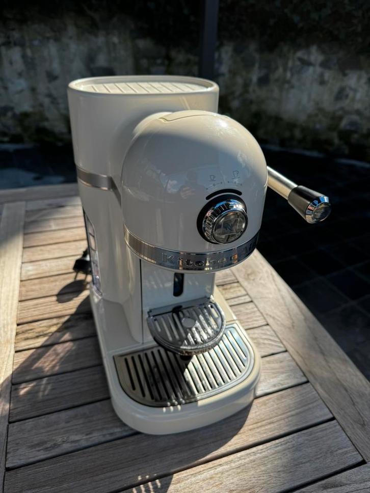 Machine KitchenAid Nespresso Creme - Fuite d’eau, Electroménager, Cafetières, Utilisé, Dosettes et capsules de café, Machine à espresso
