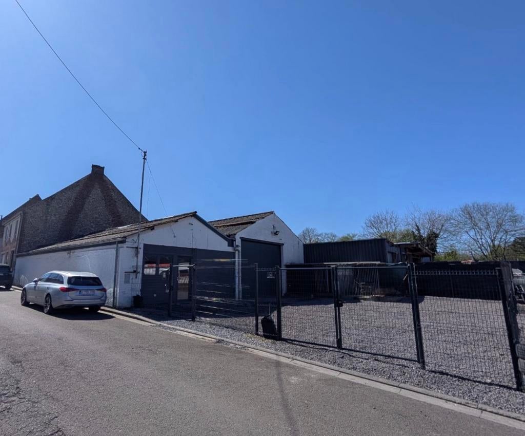 A louer Entrepot / Bureau + hangar 300m2 + parking, Province de Hainaut