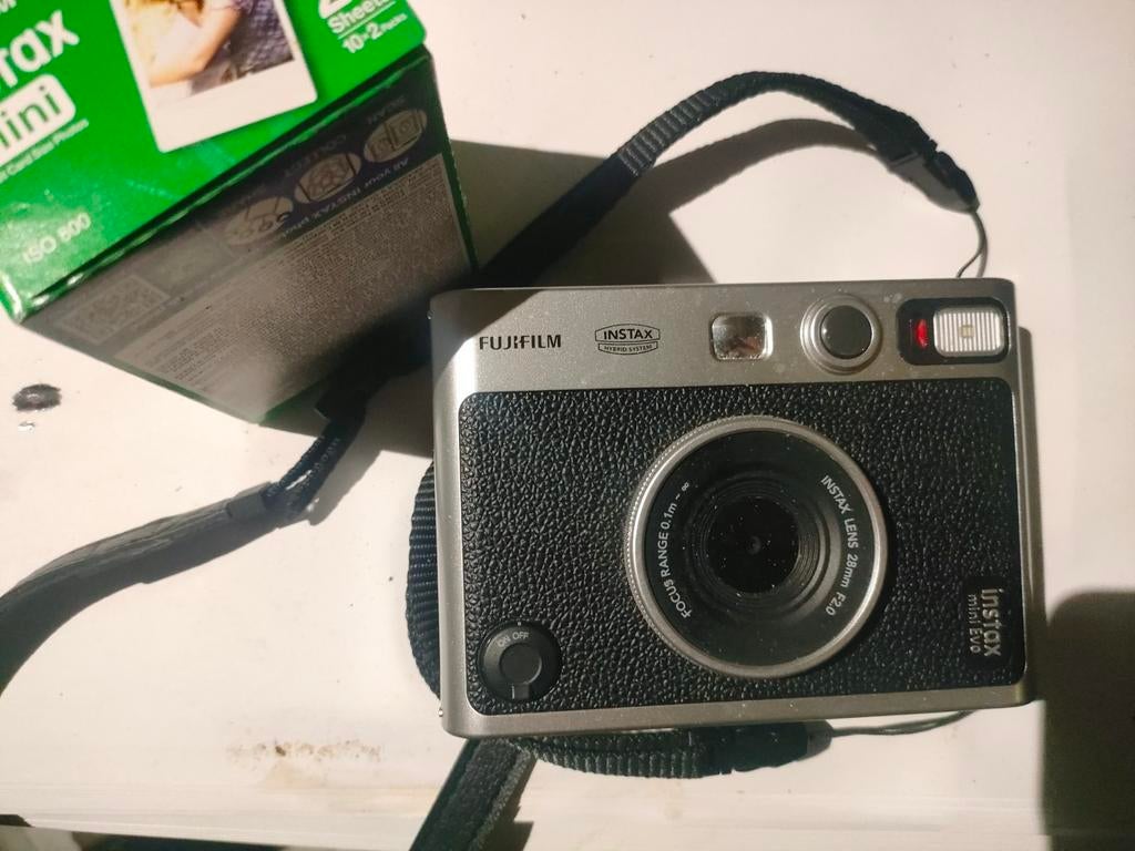 Fujifilm Instax. Mini Evo, Enlèvement