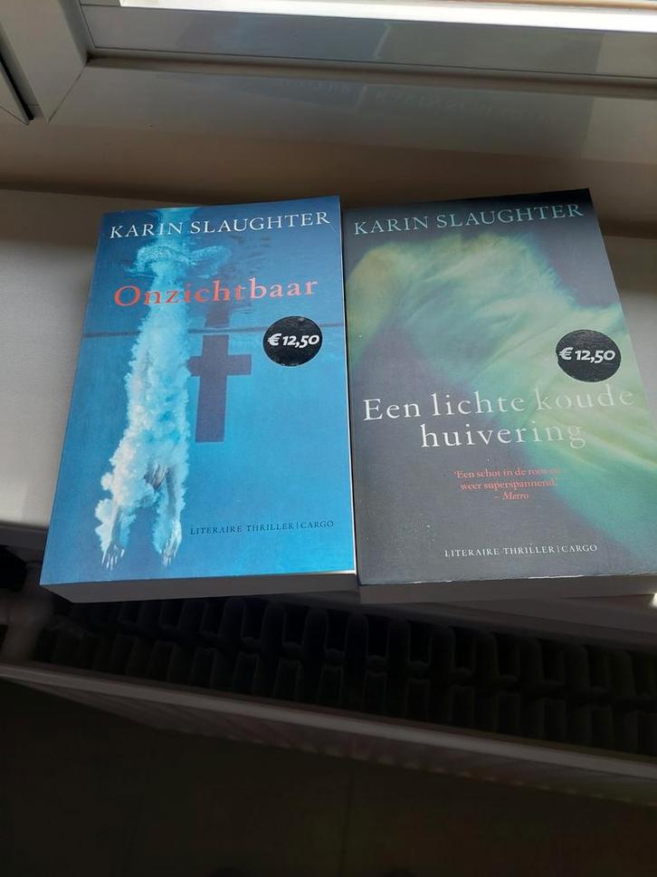 Karin Slaughter - Een lichte koude huivering en Onzichtbaar, Boeken, Thrillers, Ophalen of Verzenden