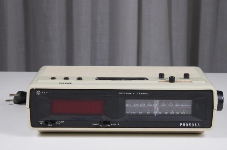 Electronic Clock Radio 7460, Antiquités & Art, Antiquités | TV & Hi-Fi, Enlèvement ou Envoi