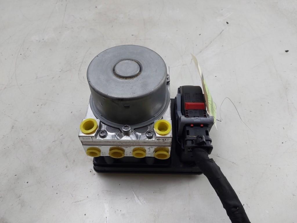 BLOC ABS (FREINS ANTI-BLOCAGE) Volkswagen Tiguan (CT1), Postoffice@zf.com, Löwentaler Straße 20
88046  Friedrichshafen, DE, Volkswagen