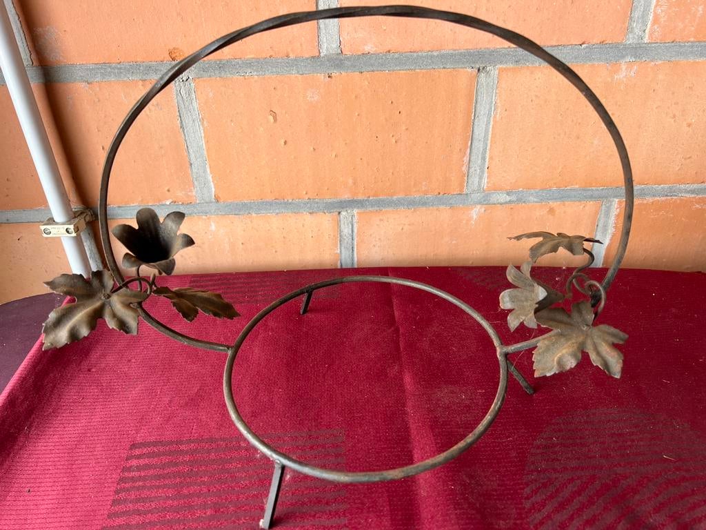 Oud metalen constructie voor bord of schaal, Ophalen of Verzenden