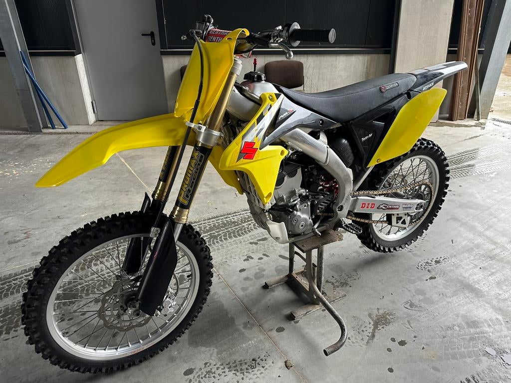 Crossmotor suzuki rm 250cc 4-takt zeer goede staat!, Fietsen en Brommers, Brommers | Crossbrommers, Ophalen, Gebruikt, Suzuki