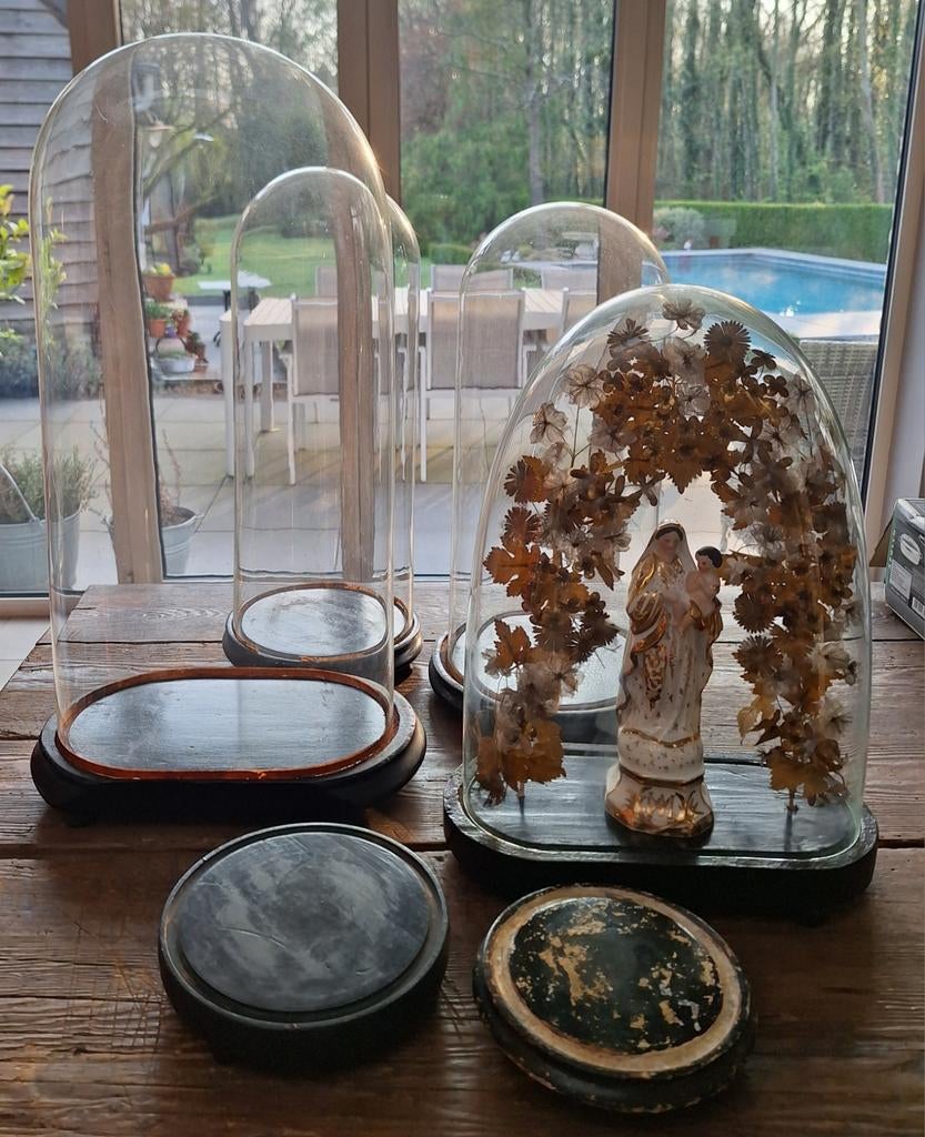 4 cloches anciennes, Enlèvement