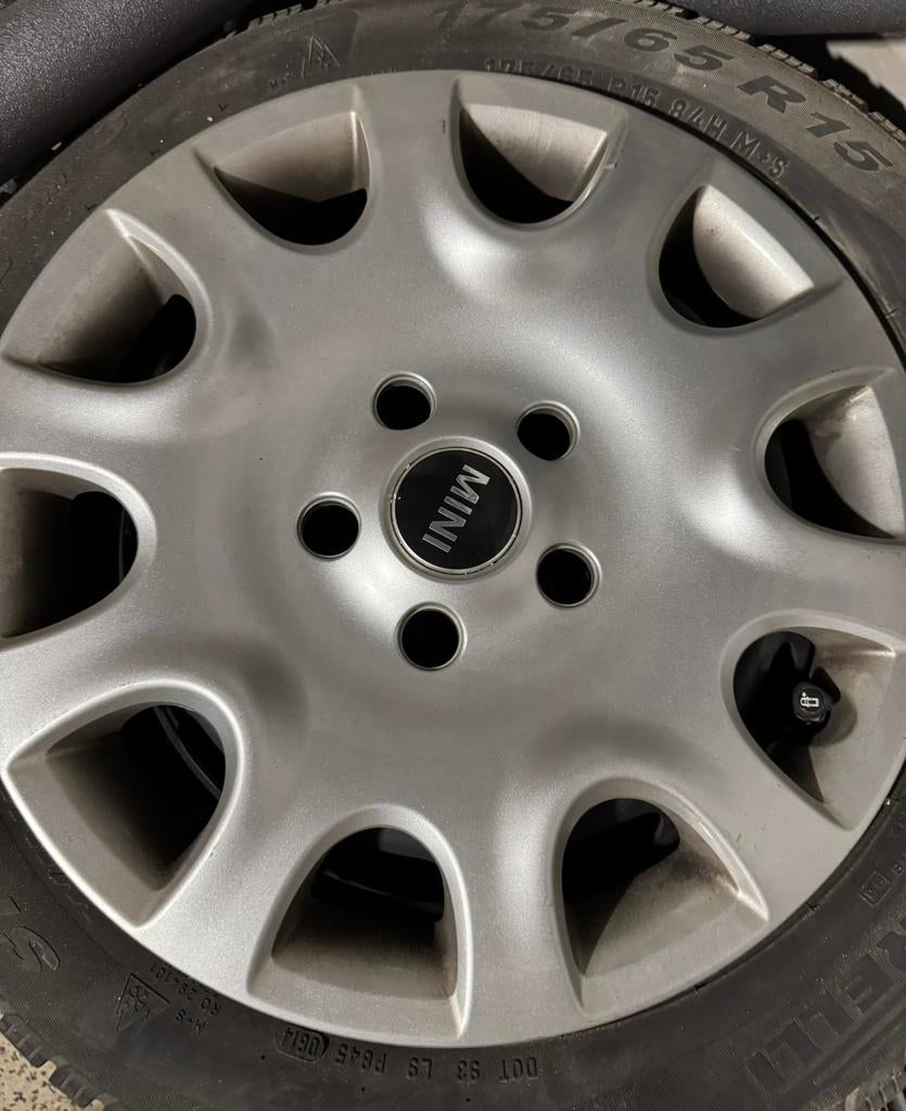 4 jante tole pneu hiver , deux feux l’arriere etc, Ophalen, 15 inch, Velg(en)