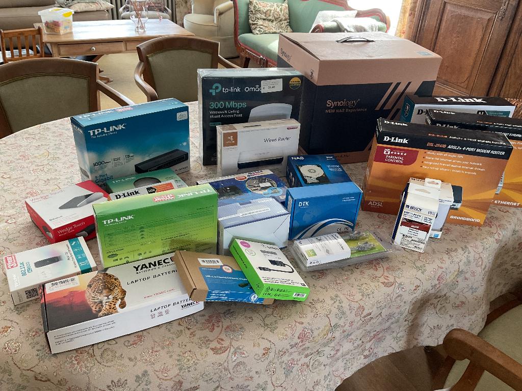 Nieuw computermateriaal uit stopzetting bedrijf, Informatique & Logiciels, NAS, Enlèvement, Neuf