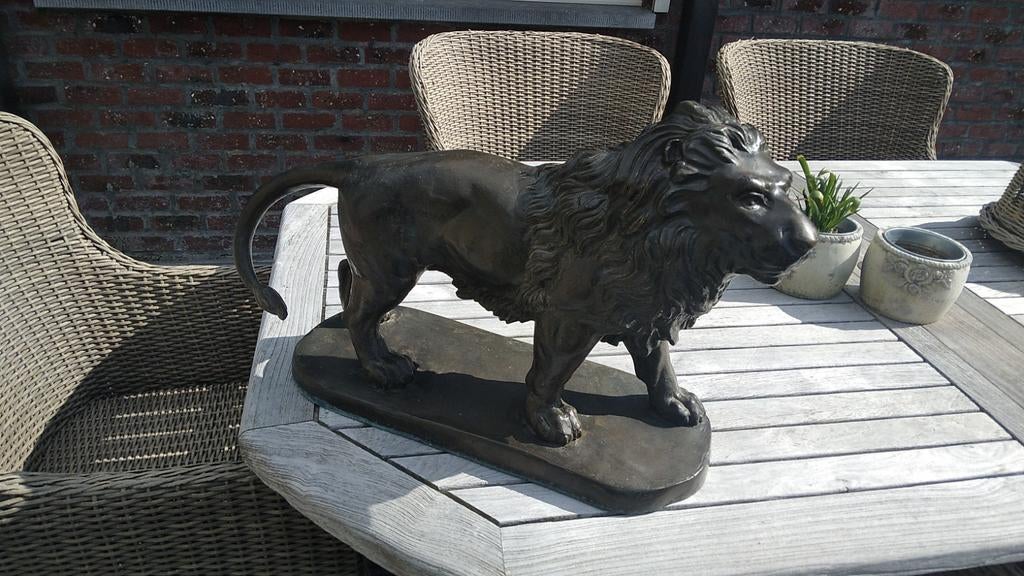 Beeld gemaakt  van  brons  grote! Leeuw, Ophalen, Brons