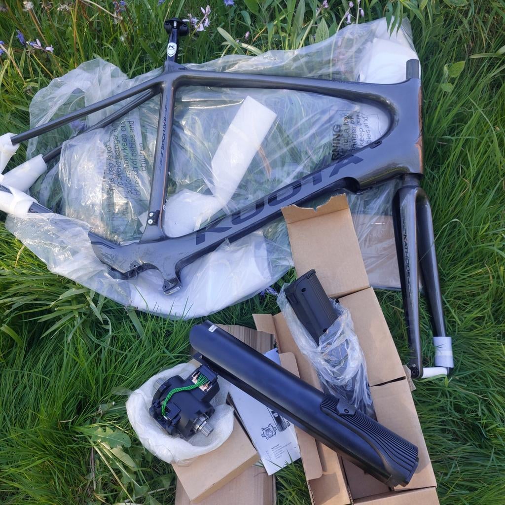 Kuota kathode Carbon kader met e-motor NIEUW, Enlèvement, Carbone