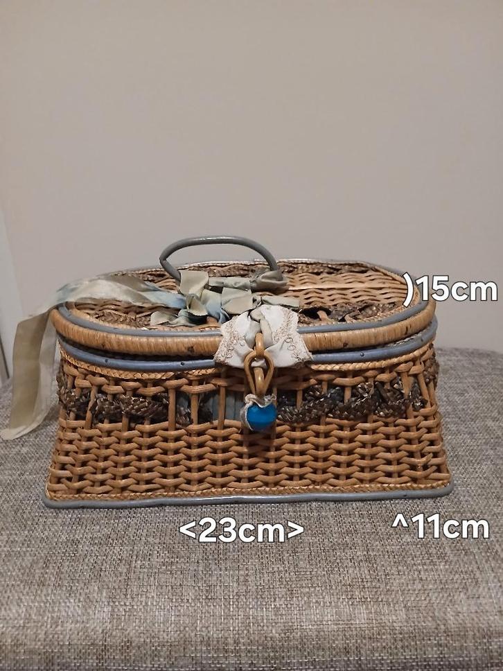 Oud gaaf mandje, Verzamelen, Poppen, Zo goed als nieuw, Accessoires, Verzenden