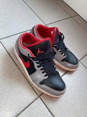Air Jordan sneakers – grijs/zwart/rood – maat 43 beschikbaar voor biedingen