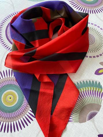 Magnifique foulard vintage 73 cm / 76-77 cm