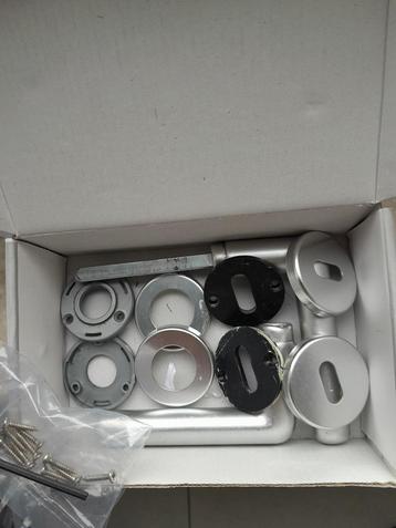 Deurkrukken in aluminium beschikbaar voor biedingen
