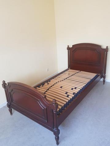 Houten bed te koop beschikbaar voor biedingen