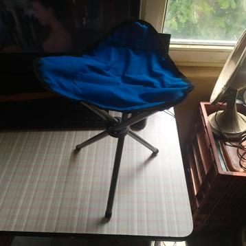 Tabouret pliable beschikbaar voor biedingen