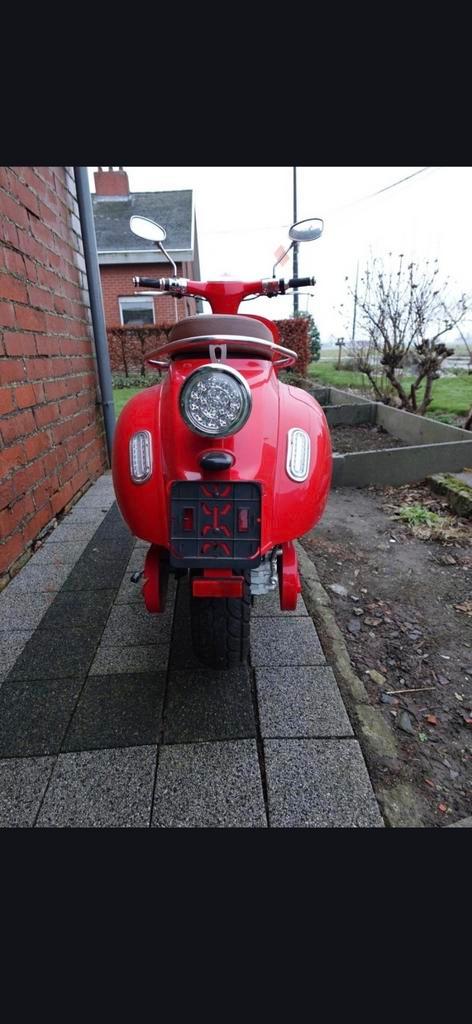 Titel 

Elektrische golden lion scooter a klasse, Fietsen en Brommers, Snorfietsen en Snorscooters, Ophalen