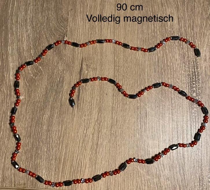 🔥 Mooie, rode ketting -90 cm -volledig magnetisch - Senegal, Bijoux, Sacs & Beauté, Colliers, Comme neuf, Gris, Enlèvement ou Envoi