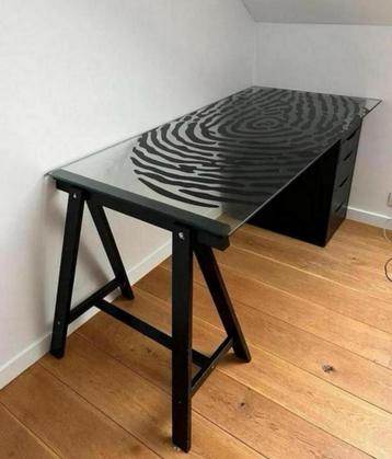 Bureau IKEA met ladeblok beschikbaar voor biedingen