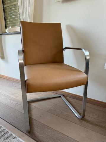 Zes mooie lederen eetkamer stoelen beschikbaar voor biedingen