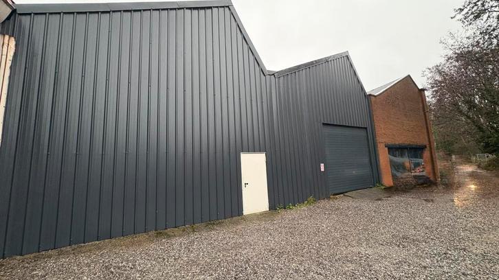 Entrepôt avec bureaux à louer  500m2  sur Jumet, Immo, Garages & Places de parking, Charleroi