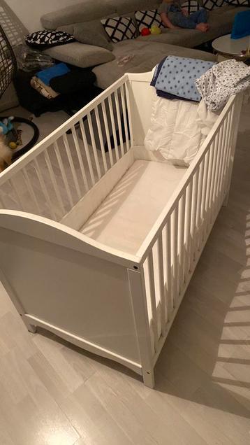 IKEA baby- en peuterbed in perfecte staat! Met alles daarop! beschikbaar voor biedingen