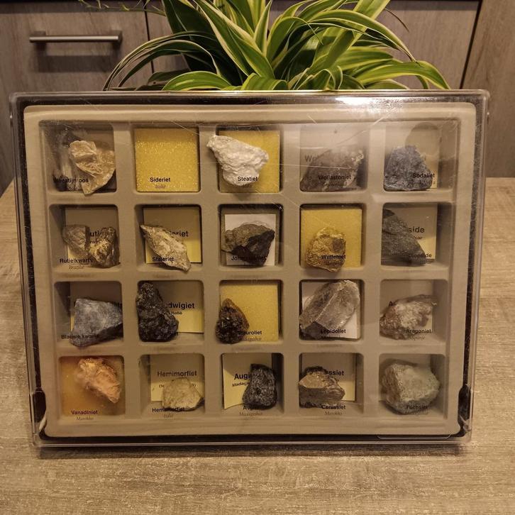 Verzameling mineralen en andere gesteente, Verzamelen, Mineralen en Fossielen, Mineraal, Ophalen