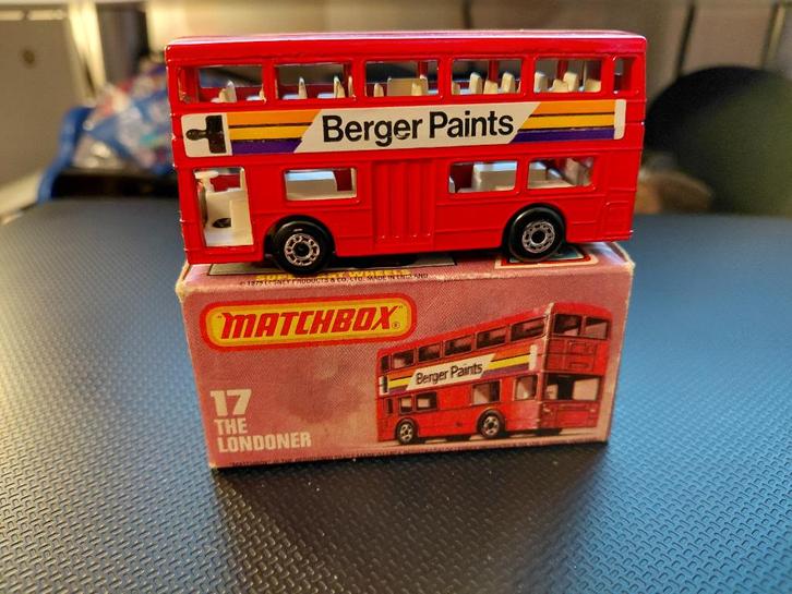Matchbox 17 London Bus "Berger" Doos type "L", Hobby en Vrije tijd, Modelauto's | Overige schalen, Zo goed als nieuw, Bus of Vrachtwagen