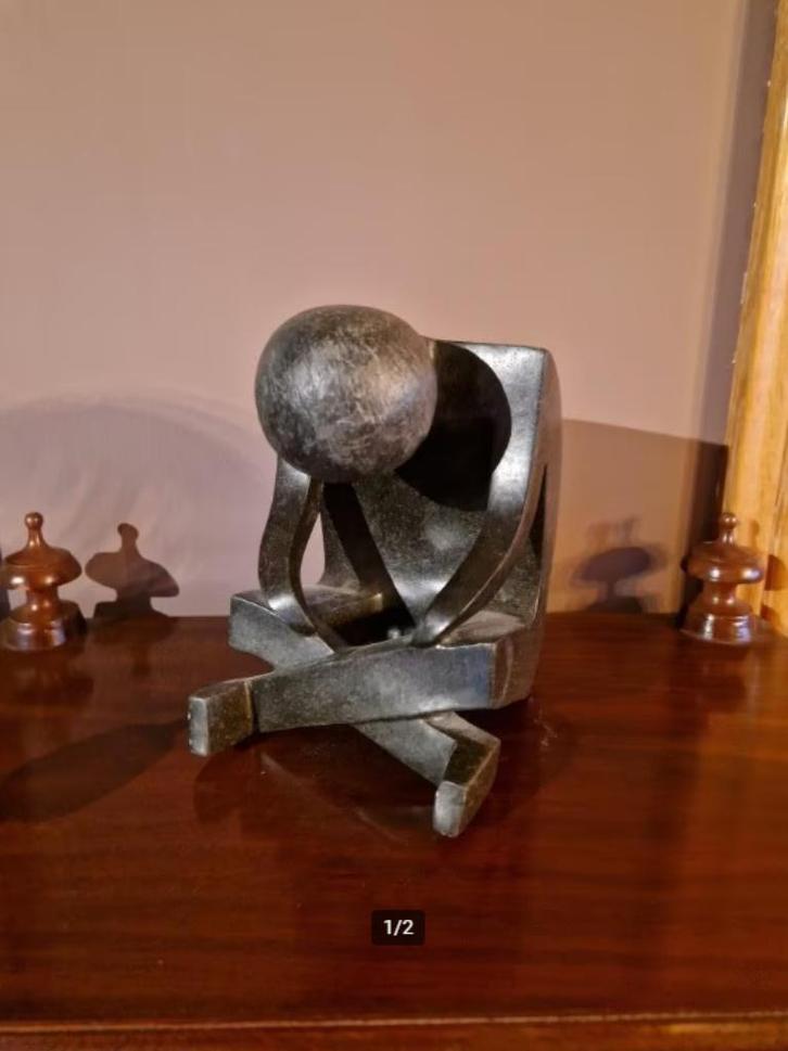 Decoratief beeld "de denker" in steen uit Mbigou, Gabon, Antiek en Kunst, Kunst | Beelden en Houtsnijwerken, Ophalen of Verzenden