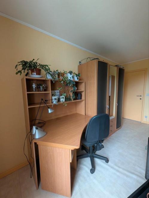 Kleerkast en bureau, moet weg, Huis en Inrichting, Kasten | Kleerkasten, Ophalen