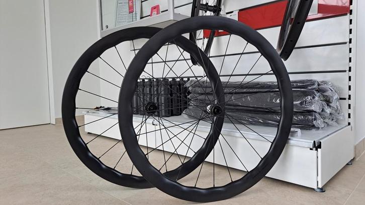 CarboTim 40/45mm wave DT Swiss 350 Sapim CX-Ray demo set, Vélos & Vélomoteurs, Vélos Pièces, Neuf, Vélo de course, Enlèvement ou Envoi