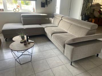 Hoeksalon beschikbaar voor biedingen