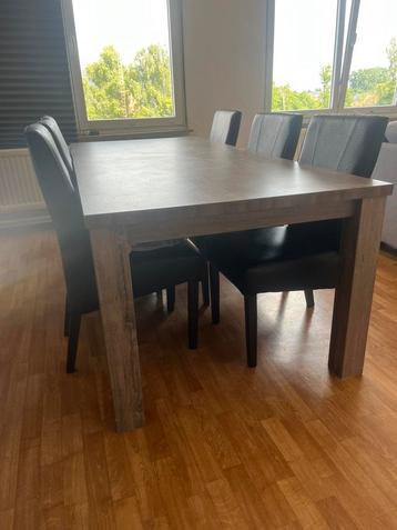 Eetkamer + buffet  beschikbaar voor biedingen