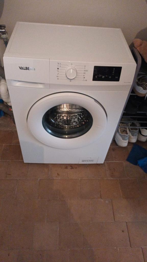 Valberg 4kg wasmachine onder garantie, Elektronische apparatuur, Wasmachines, Ophalen