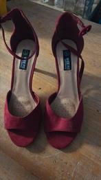 Schoen met hak, Ophalen, Zo goed als nieuw