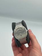 Montre gucci grip neuf jamais portee 34mm, Enlèvement ou Envoi, Comme neuf