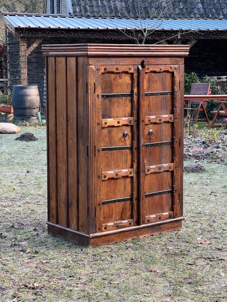 Indiase houten kast 150 x 95 x 57, Antiquités & Art, Antiquités | Meubles | Armoires, Enlèvement