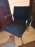 Vitra eames ea 107 hopsak, Huis en Inrichting, Stoelen, Ophalen, Zo goed als nieuw