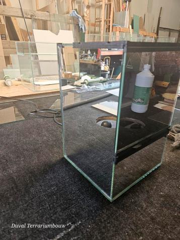 Terrarium met deurtje    spiegelbox