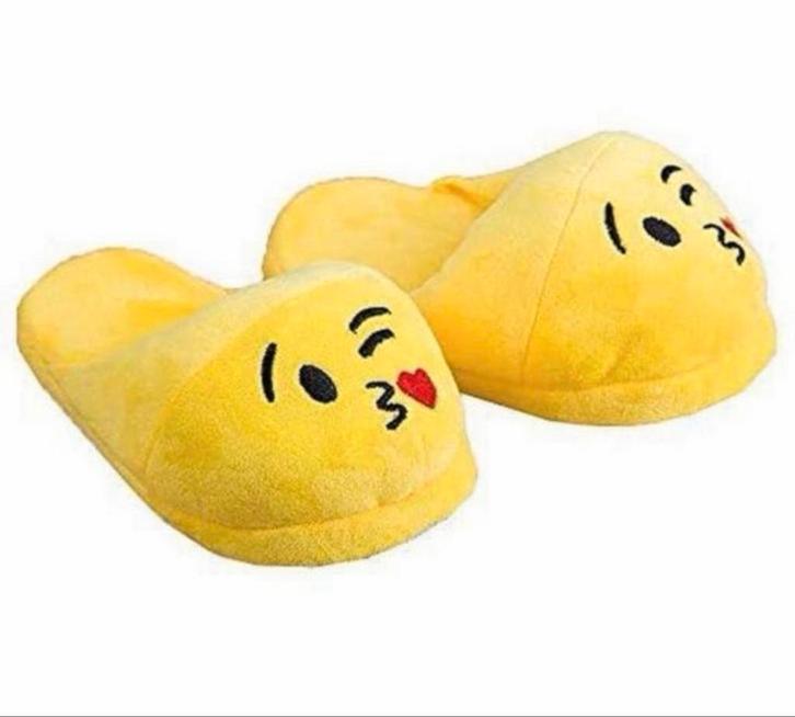 Smiley Pantoffels slippers Emoji maat M 38-39-40-41 nieuw, Kleding | Dames, Schoenen, Nieuw, Pantoffels of Sloffen, Geel, Ophalen of Verzenden