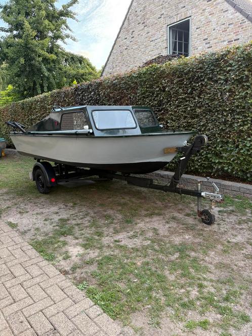 Visbootje, Watersport en Boten, Vis- en Consoleboten, Gebruikt, Tot 10 pk, 3 tot 6 meter, Benzine, Buitenboordmotor, Polyester