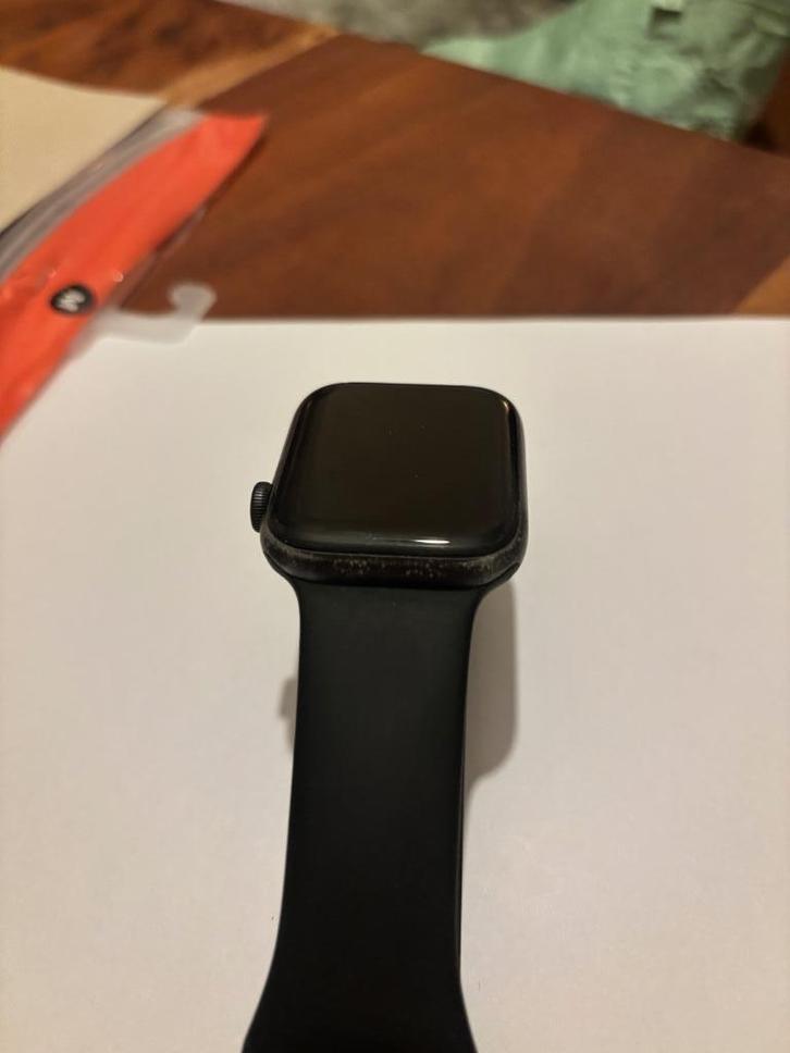 Apple Watch SE 44mm WiFi (2020) spacegrey + accessoires, Handtassen en Accessoires, Smartwatches, Gebruikt, iOS, Grijs, Afstand