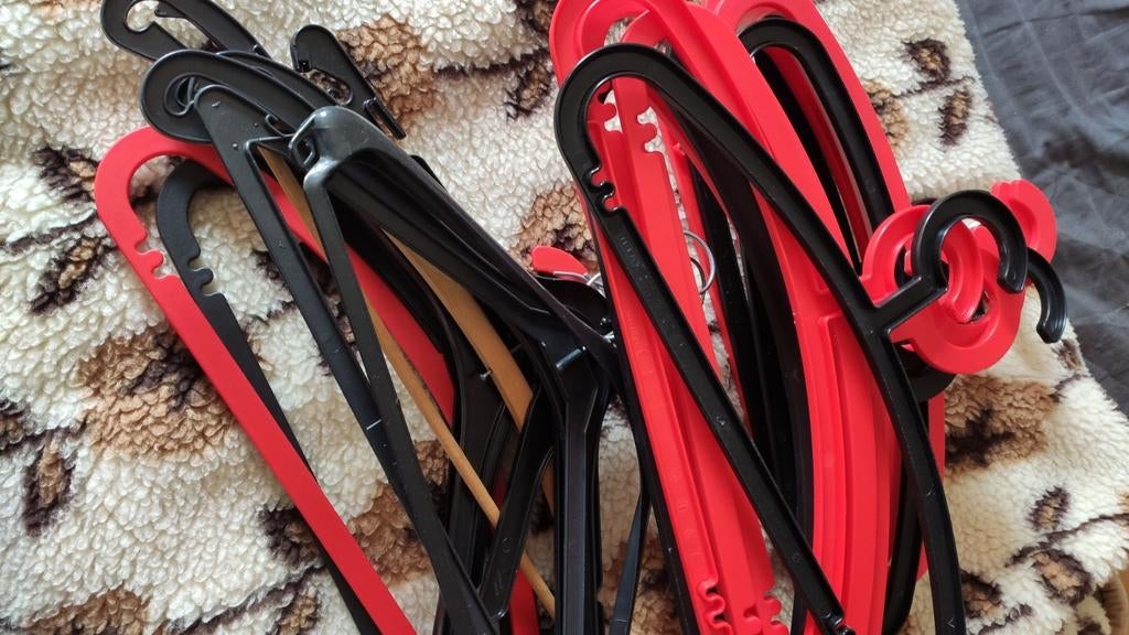 Lot cintres, Vêtements | Femmes, Cintres, Enlèvement, Utilisé, Plastique, Adultes