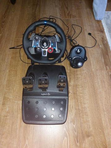 Logitech G29 Driving Force + Logitech Driving Force shifter.