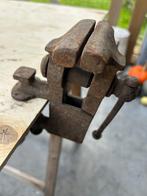 Oud decoratief bankschroefje, Enlèvement