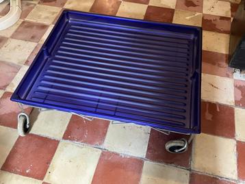 Design plantenhouder met wielen beschikbaar voor biedingen
