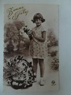 oude prentkaart meisje bloemen Bonne Fête, Gelopen, Feest(dag), Ophalen of Verzenden