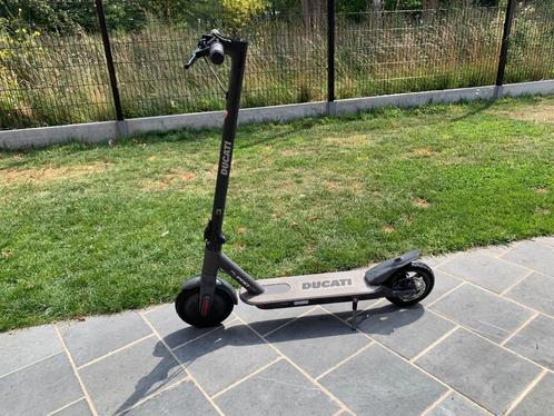 Ducati elektrische step Ducati Pro-I Evo, Fietsen en Brommers, Steps, Zo goed als nieuw, Elektrische step (E-scooter), Ophalen
