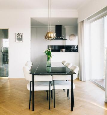 Marmeren eettafel beschikbaar voor biedingen